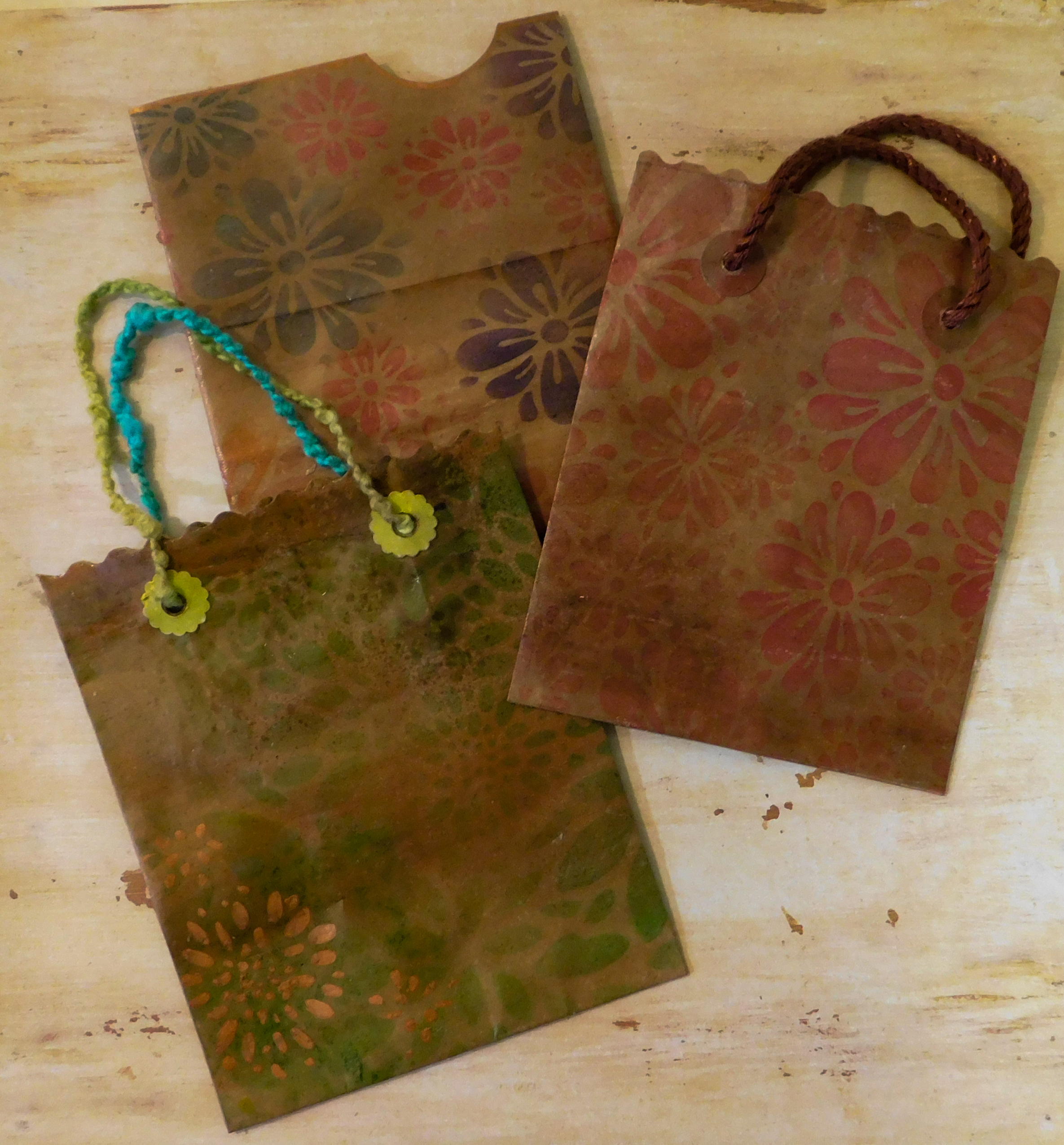 Read more about the article Stenciled Faux Leather Gift Bags