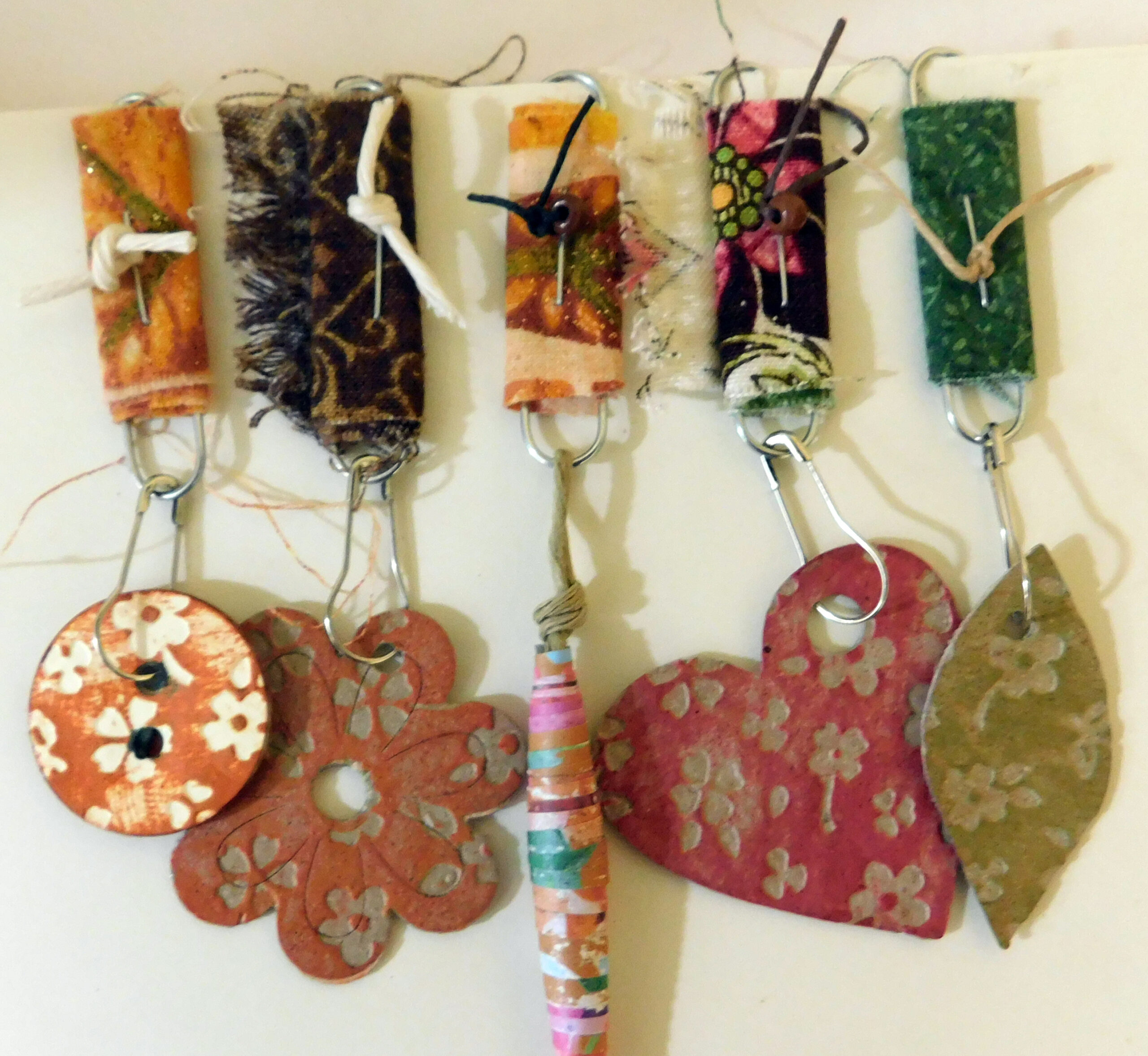 Read more about the article Shabby Fabric Paperclip Dangles